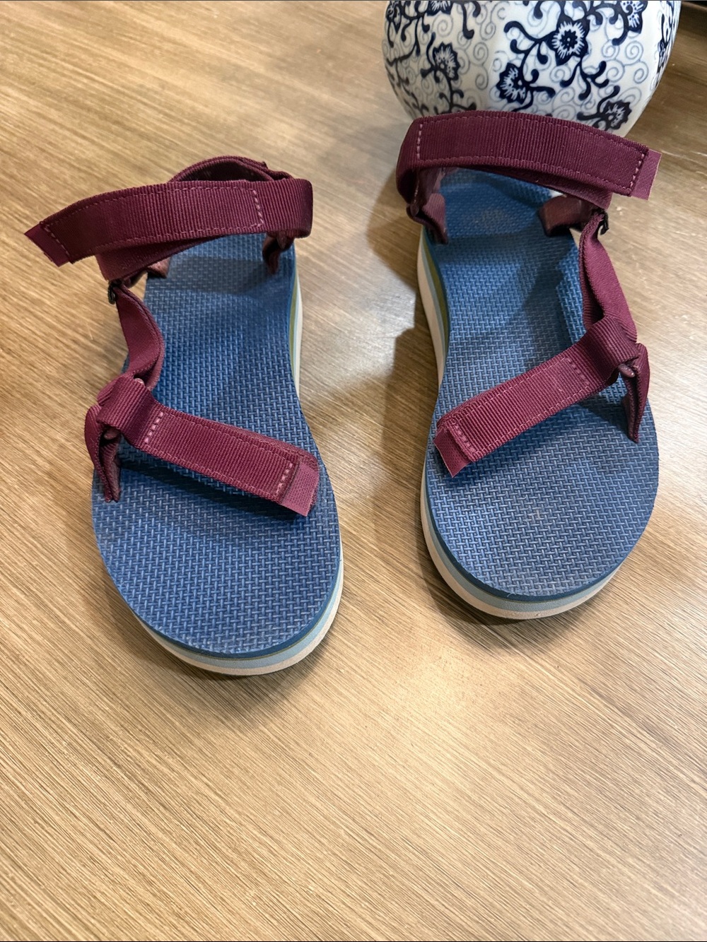 Teva Blue Footbed platform Sandals with Burgundy purple Straps Sz 9